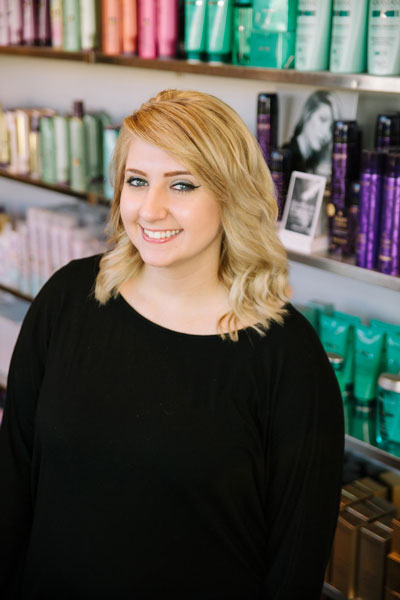 headshot of Karlee Lindsey - Stylist
