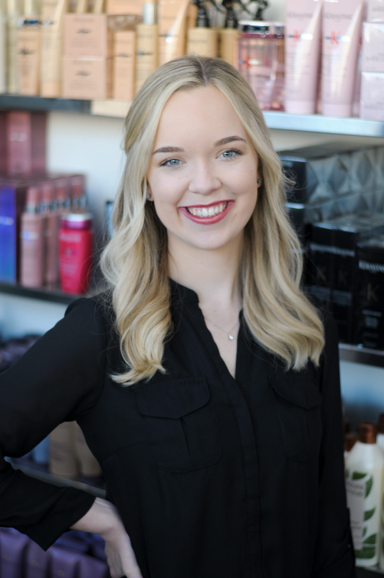 headshot of Naomi Sanders - Stylist