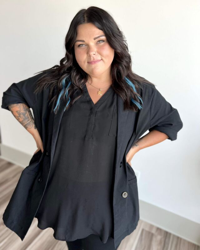 Celebrating 2️⃣ years of magic ✨✨ from @touchedbylindsey 🥂

She's an incredible teammate, always growing and learning in her craft as a stylist and serves her clients with joy and delight. We are grateful to be her salon home and are looking forward to many more years together 🫶

Happy, #BMonroeAnniversary, Linds! 🖤🖤

#BMonroeByLindsey