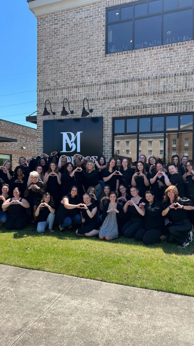 We had a day full of learning new techniques to implement behind the chair 🤩 
Thank you to @rosacisnerozredkenartist for an awesome day 🤍
#BMonroeSalon