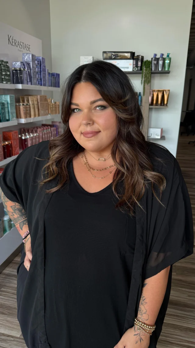 Congratulations, Lindsey! 

Join us in celebrating Lindsey on her promotion to level 3! She's worked so hard these past months and has earned herself this promotion. Congratulations Linds, we know you're going to do great things and we cannot wait to see all you do! 

@hairbylindseywood // #bmonroebylindseyw 

B. Monroe Salon • Middle Georgia Salon • Headspa 

#bmonroesalon #middlegeorgiasalon • Headspa