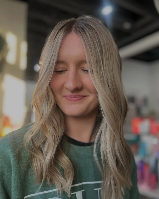 Blonde moments are made of sunshine 🙌🏼☀️

@dun_by_prescilla_ // #bmonroebyprescilla 

B. Monroe Salon • Middle Georgia Salon • Headspa 

#bmonroesalon #middlegeorgiasalon #headspa