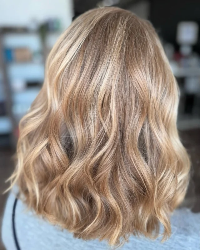 Perfect summer golden glow 💛🔆

@colorsbykimberly // #bmonroebykimberly

B. Monroe Salon • Middle Georgia Salon • Headspa 

#bmonroesalon #middlegeorgiasalon #headspa