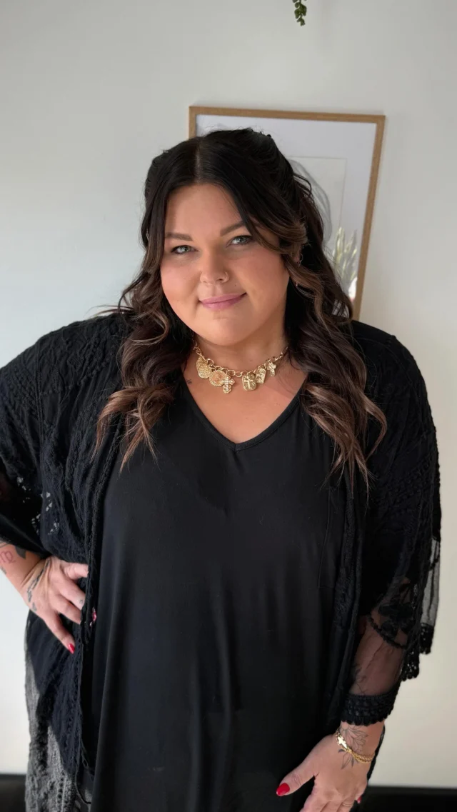 Congratulations, Lindsey!! 

Join us in celebrating Lindsey's hard work these past couple of months! Your work ethic, growth, and dedication have brought you to this milestone, and we’re so proud to be part of your journey. You’ve truly earned this moment, and we know you’re going to shine even brighter in what’s next.

@hairbylindseywood // #bmonroebylindseyw 

B. Monroe Salon • Middle Georgia Salon • Headspa

#bmonroeson #middlegeorgiasalon #headspa