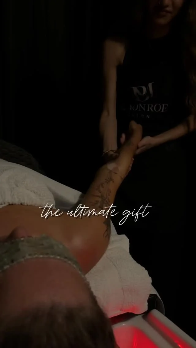 Give the ultimate gift of relaxation to your loved ones this holiday season 🫧🧖‍♀️✨🎁

Gift cards available for purchase at both locations, or online 🤍

#MiddleGeorgia #GeorgiaHeadSpa #MaconSpa #WarnerRobinsSpa #BMonroeSalon 
#HeadSpa 

Head Spa • Macon Georgia •Warner Robins • Spa