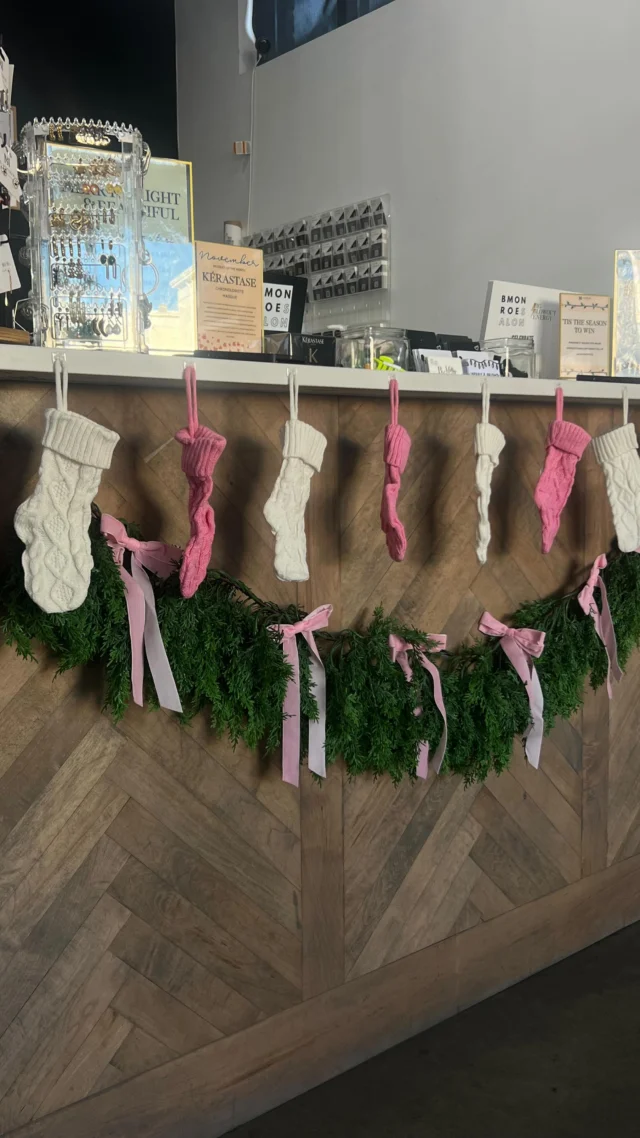 Your reminder to book those last minute appointments 📞💆‍♀️💇‍♂️
Thanksgiving countdown— 9 days 🦃
Christmas countdown— 5 weeks 🎄

Macon location: (478)-474-4856
Warner Robins location: (478)-721-4335 
or click the link in our bio to schedule online 🤍

#BMonroeSalon #MaconSalon #WarnerRobinsSalon