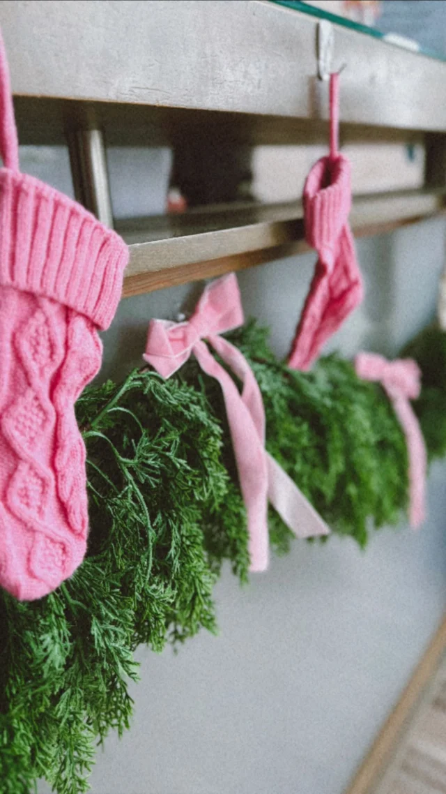 >>> FILL THE STOCKING 🎁✨
Grab a scoop + fill a stocking with goodies they will actually love 🤩♥️
⭐️ $30 per scoop ⭐️

#BMonroeSalon